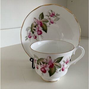 EUC VTG Duchess Bone China Footed Teacup and Saucer in the Fuchsia Pattern